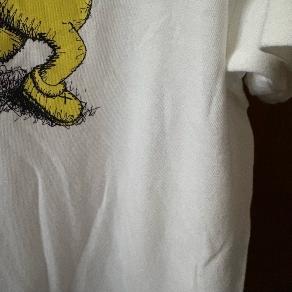 NEW KAWS x UNIQLO 2016 sz L LOGO White Tee Short Sleeve Tshirt - Picture 5 of 14